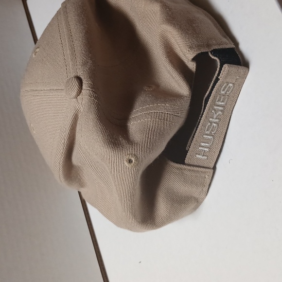 UCONN Huskies Men Tan Baseball Cap NWOT - Picture 5 of 8